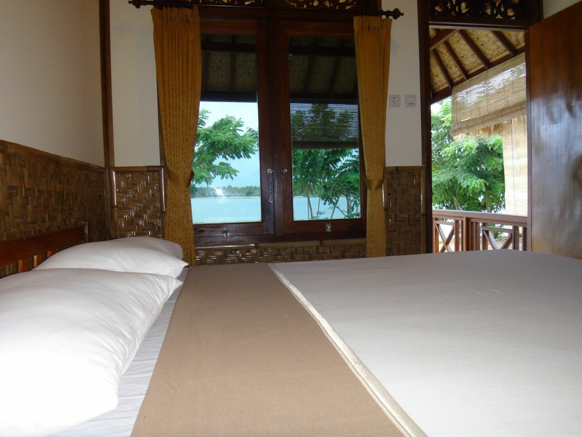 Nirvana Gili Sudak Luaran gambar