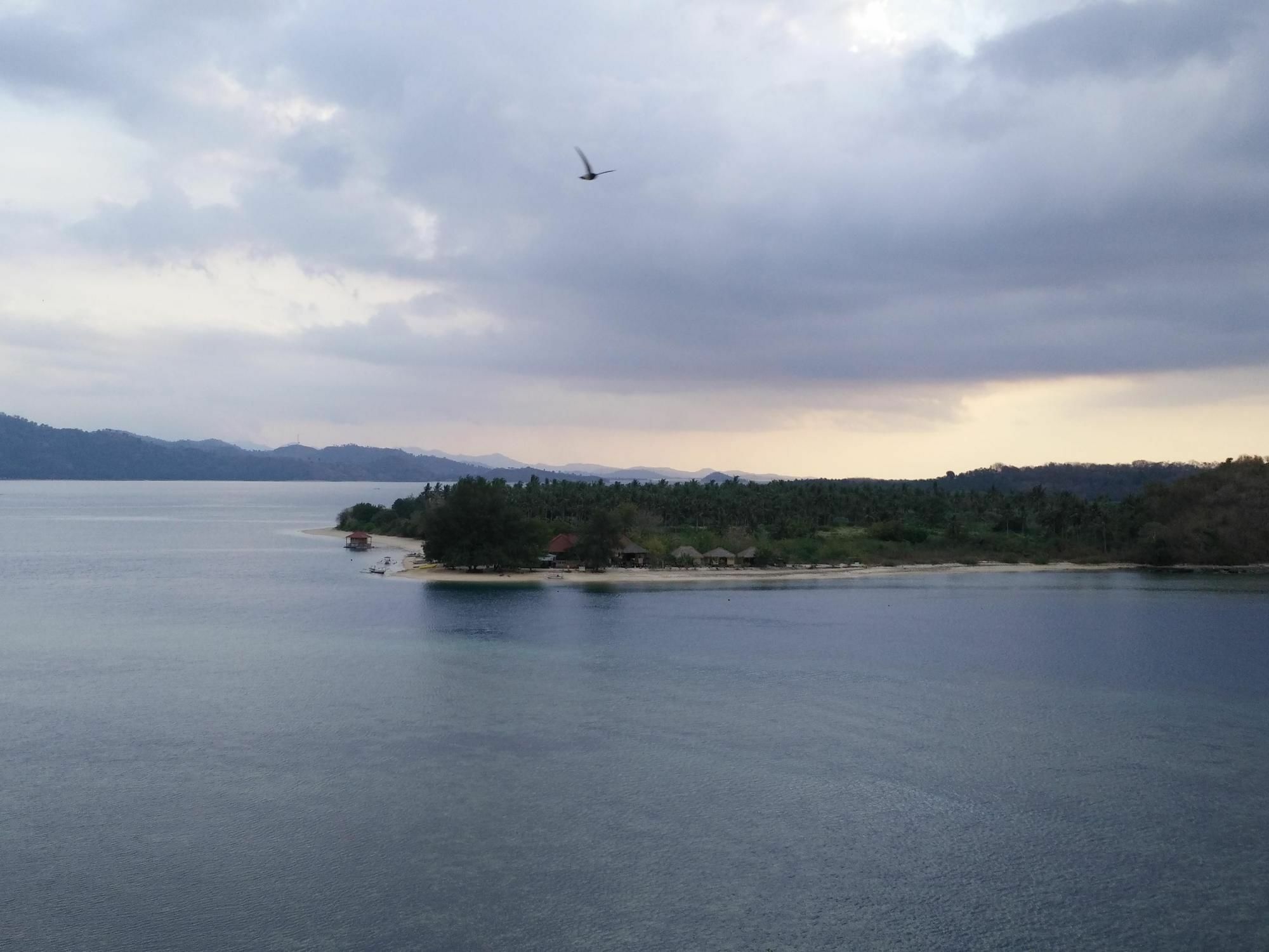 Nirvana Gili Sudak Luaran gambar