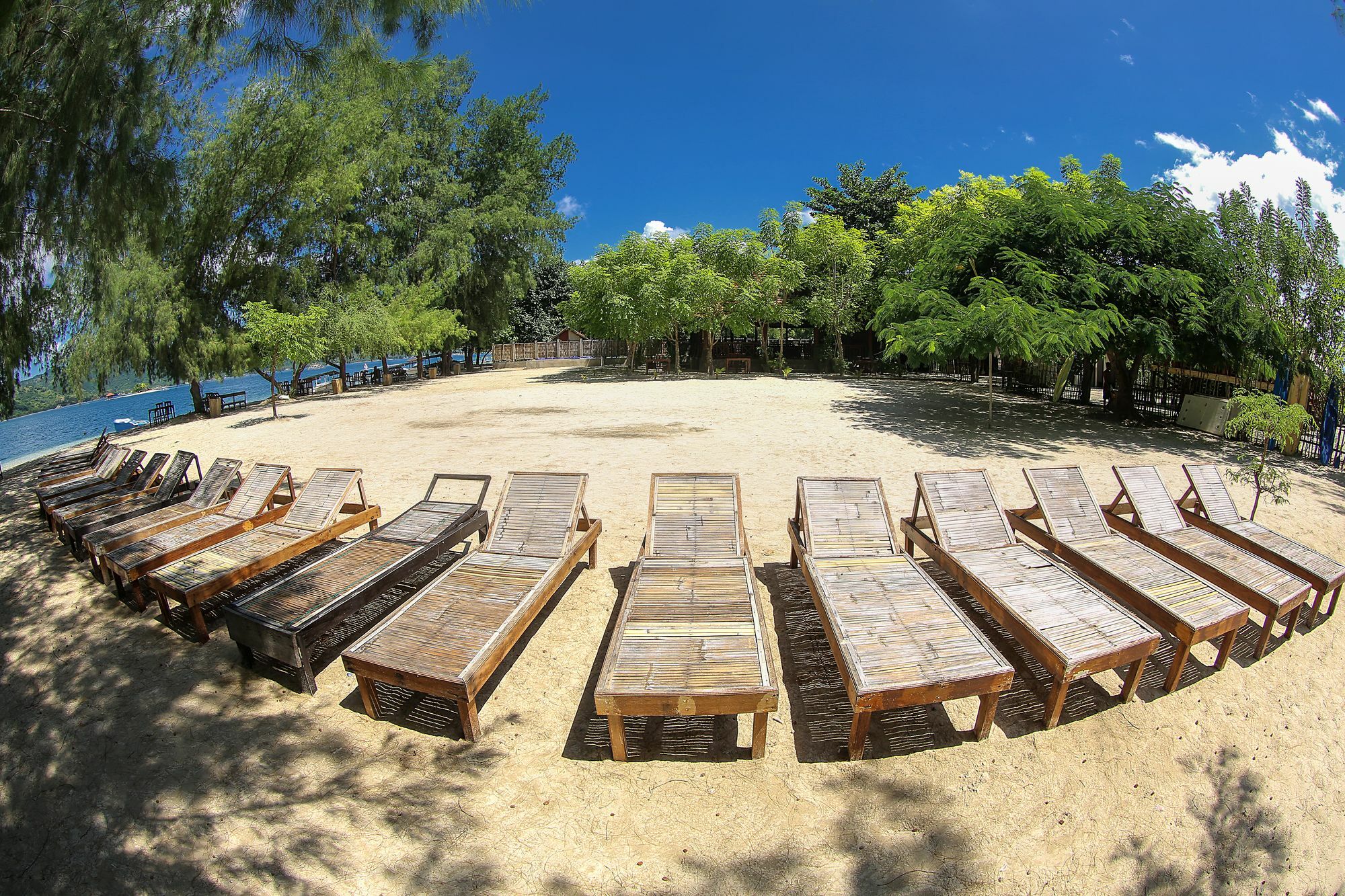 Nirvana Gili Sudak Luaran gambar